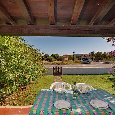 Appartamento Trilocale Le Canne 6 Posti Letto Con Giardino San Teodoro  Dış mekan fotoğraf
