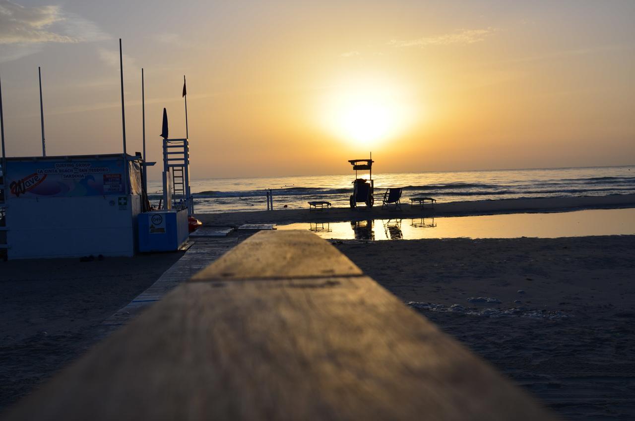 Appartamento Trilocale Le Canne 6 Posti Letto Con Giardino San Teodoro  Dış mekan fotoğraf