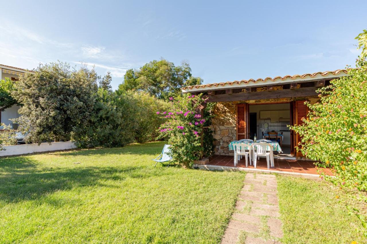 Appartamento Trilocale Le Canne 6 Posti Letto Con Giardino San Teodoro  Dış mekan fotoğraf