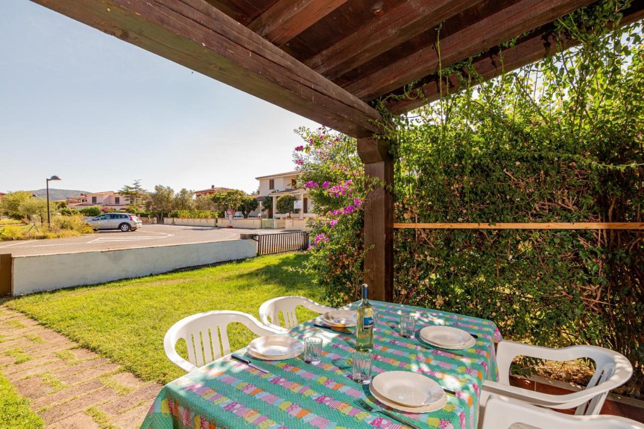 Appartamento Trilocale Le Canne 6 Posti Letto Con Giardino San Teodoro  Dış mekan fotoğraf