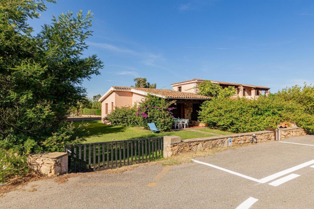 Appartamento Trilocale Le Canne 6 Posti Letto Con Giardino San Teodoro  Dış mekan fotoğraf