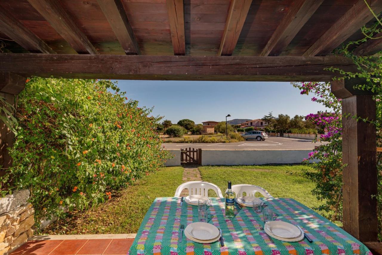 Appartamento Trilocale Le Canne 6 Posti Letto Con Giardino San Teodoro  Dış mekan fotoğraf