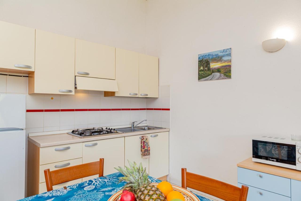 Appartamento Trilocale Le Canne 6 Posti Letto Con Giardino San Teodoro  Dış mekan fotoğraf