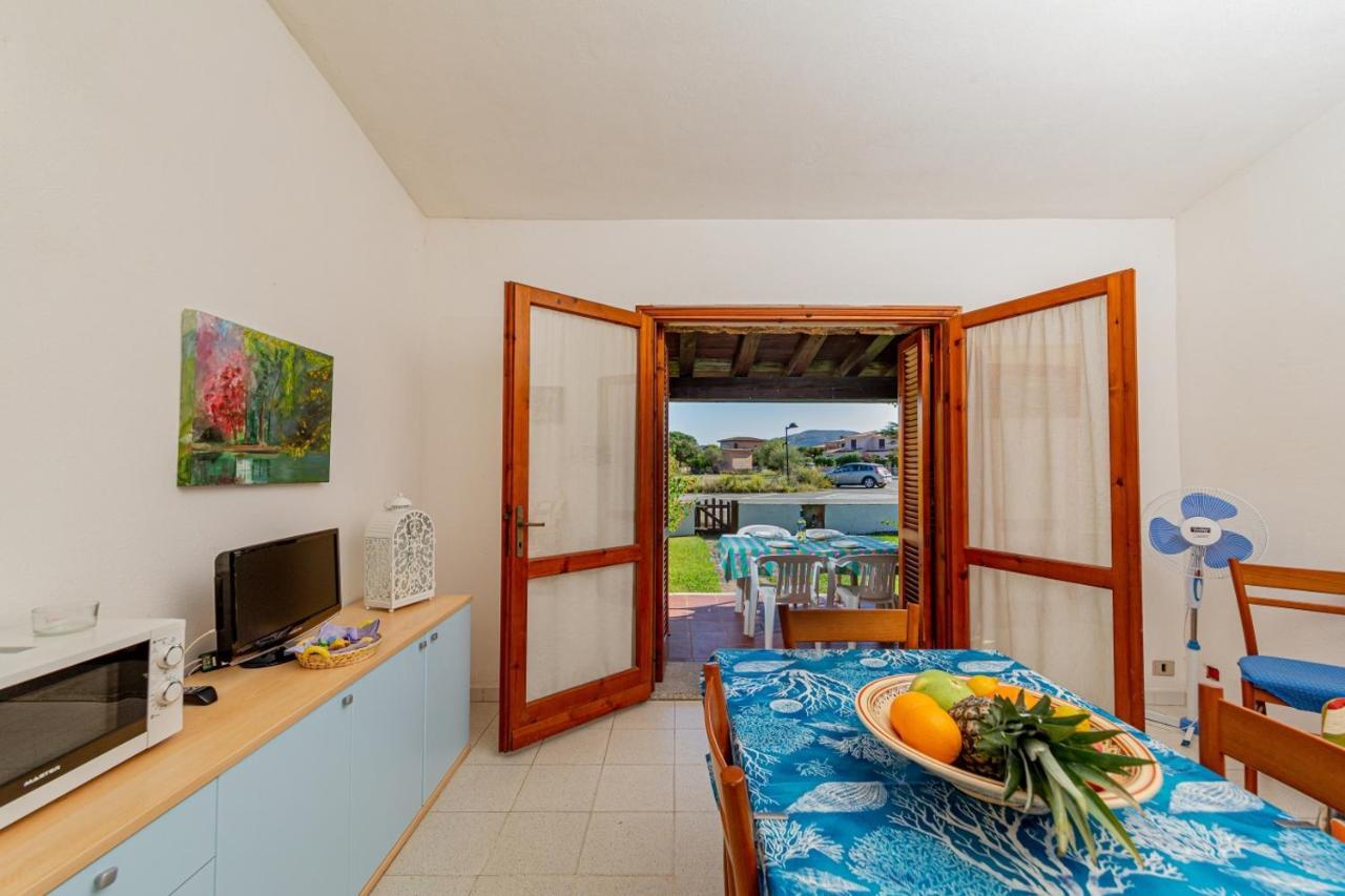 Appartamento Trilocale Le Canne 6 Posti Letto Con Giardino San Teodoro  Dış mekan fotoğraf