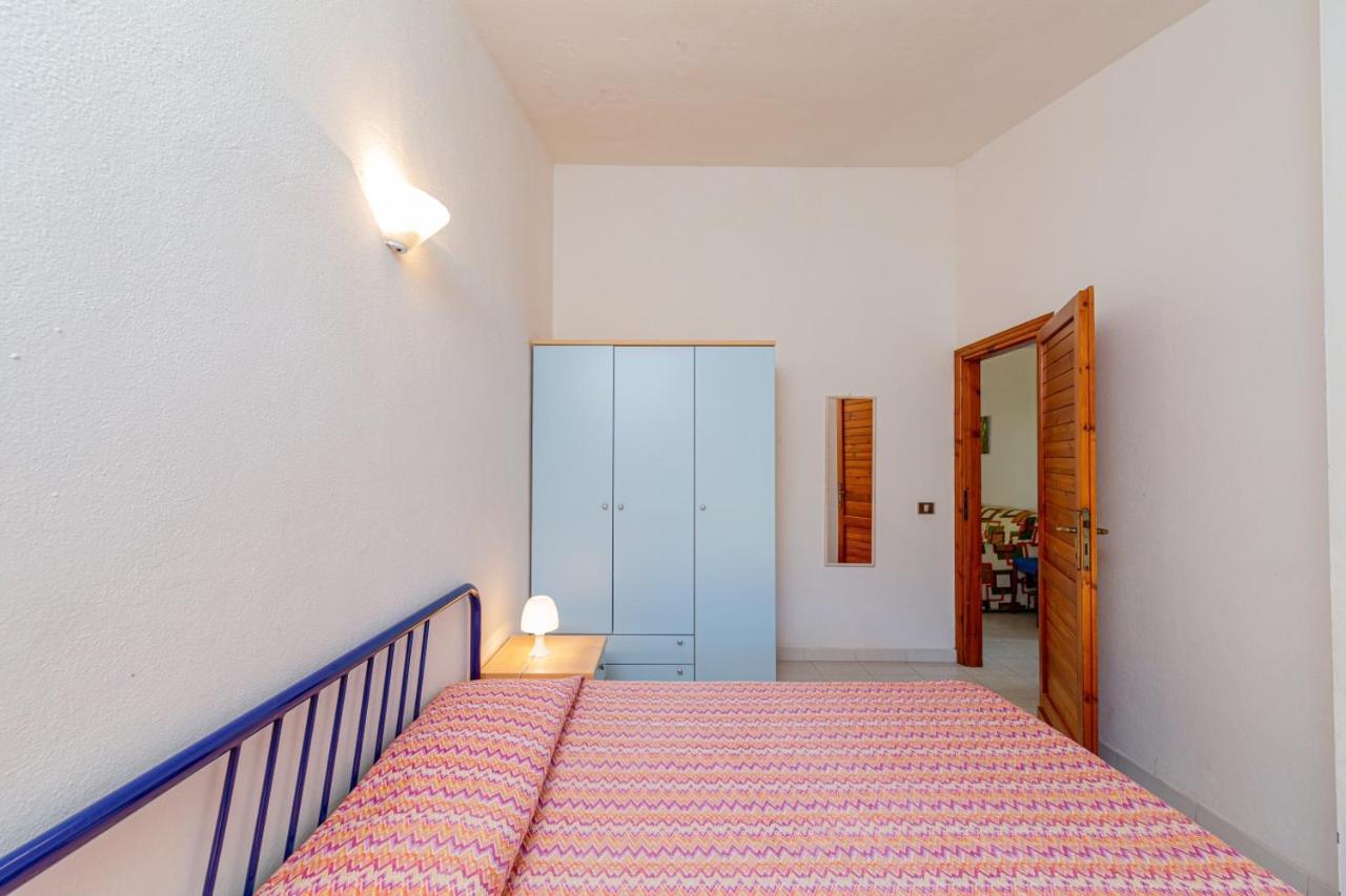 Appartamento Trilocale Le Canne 6 Posti Letto Con Giardino San Teodoro  Dış mekan fotoğraf